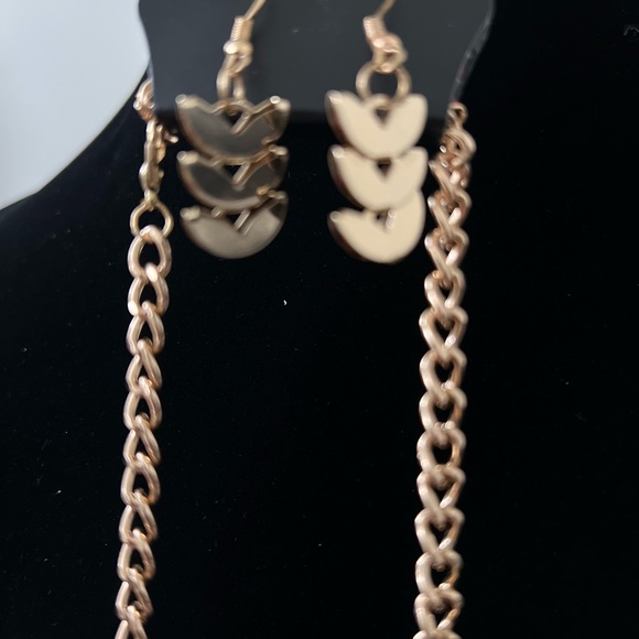 Necklace and Earring set - Picture 5 of 5